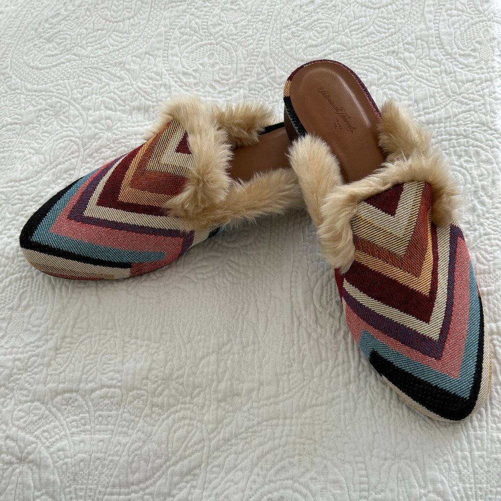 Universal Thread Slides NWOT